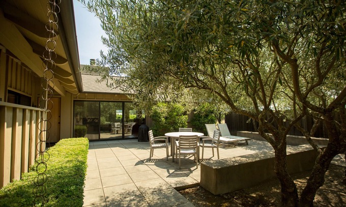 St. Helena House | CASA CABERNET- A RARE FIND AMONGST THE VINES IN ST. HELENA, CA. NAPA VALLEY