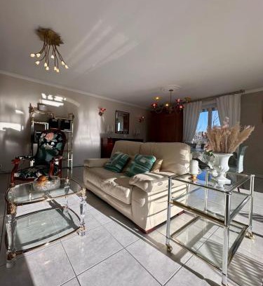 Brive-la-Gaillarde Apartment | Casa Cardinal-Grand T3 secteur HôpitalCentreVille