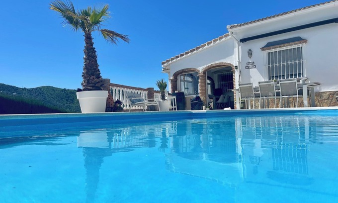 Vinuela Villa | Casa Casira & studio - 8 persons, Costa Del Sol.