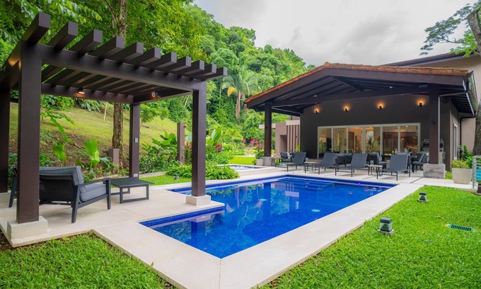 Jaco Villa | - Casa Cenizaro Six Bedroom Private Pool Family