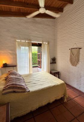 Las Rosas House | Casa cercana a plaza de Villa de las Rosas con patio y asador