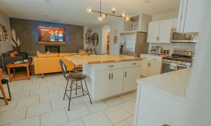 Westgate Heights House | Casa Cerrillos+Hot Tub+Pet Friendly+No Pet Fee!