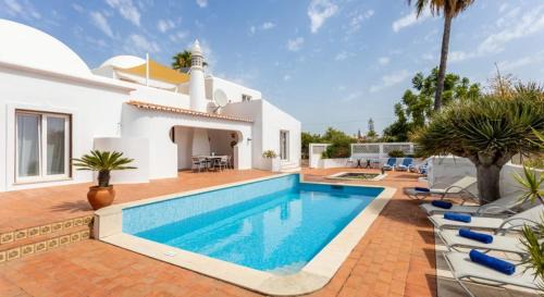 Alporchinhos Bed & Breakfast | Casa Cinco Cupulas