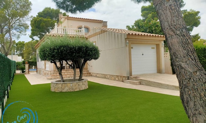 Les Tres Cales Ski Chalet | CASA COCO 8 people protected private pool with go, private parking.