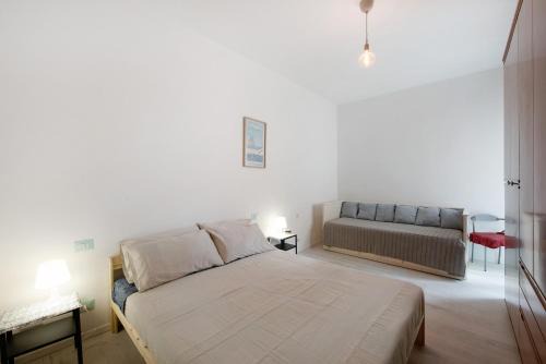 Cogoleto Apartment | Casa Cogoleto terrace and parking