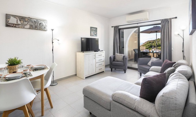 Vale de Centianes Apartment | Casa Colina Sol 611 - Seaview apartment