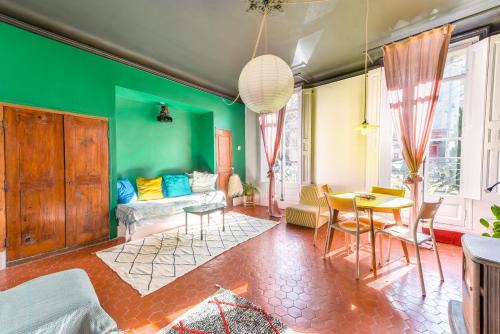 Forcalquier Apartment | casa Colorada centrale avec balcons