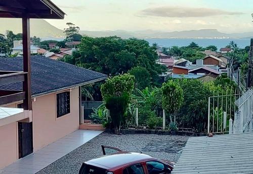 Caiacanga House | Casa com linda vista a 500 metros da praia