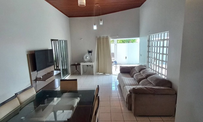 Cacari House | CASA COM PISCINA EM ÁREA NOBRE PRÓXIMO A PRAIA PARQUES RESTAURANTES E SHOPPING.