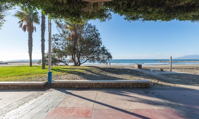 Malaga Ski Chalet | Casa Coral Beach - House In Málaga. Free Wifi