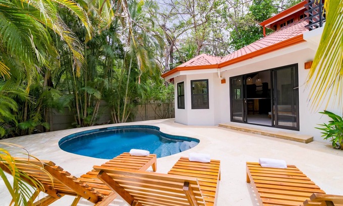 Playa Guiones House | CASA COSTA | SPACIOUS 4-BED BY MAIN BEACH ENTRANCE