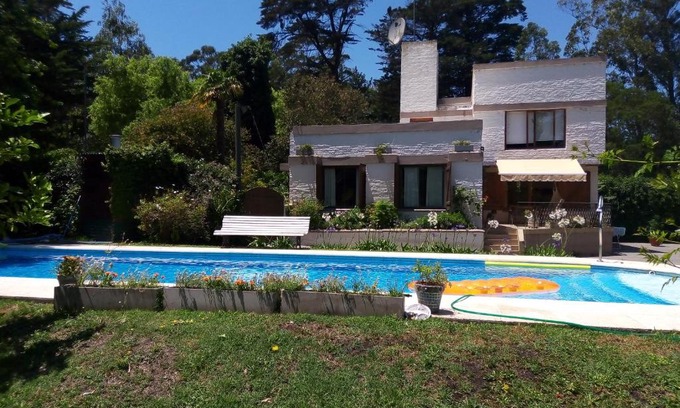 Bosque Peralta Ramos Cabin | Casa Cuatro Robles