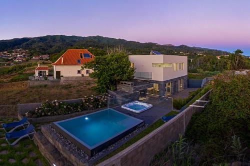 Prazeres House | Casa da Maloeira by An Island Apart