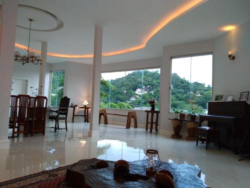 Vargem Grande House | Casa da pedra