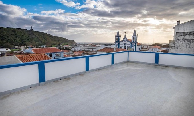 Praia da Vitoria House | Casa da Praia - Group Accommodation