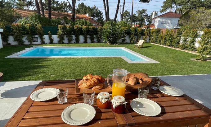Banzao House | Casa da Santinha Relax Pool & Garden House near Beach