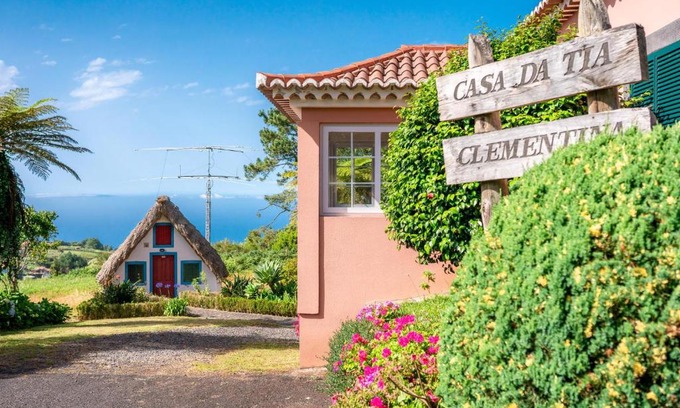 Santana House | Casa da Tia Clementina