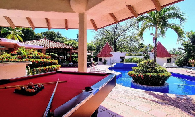 Nueva Gorgona Bed & Breakfast | Casa de Campo Mía, steps from the beach!