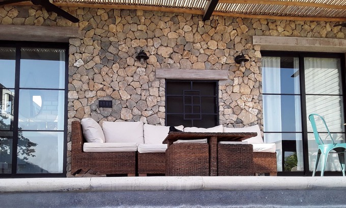 Escamequita House | Casa de Canciones - country home where the mountains meet the ocean