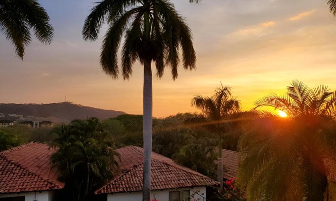 Playa Hermosa Villa | Casa de Encanto Tropical Villa