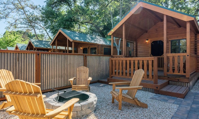 Hollister Hotel | Casa de Fruta Cabins, Inn & RV Park
