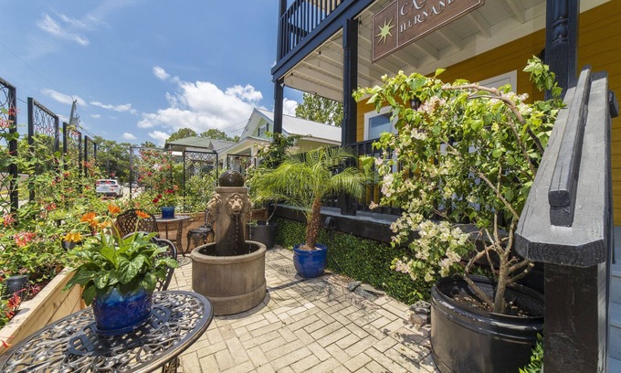 Downtown Historic District House | Casa De Hernandez-Boutique Hotel-Hierro-Luxe Queen