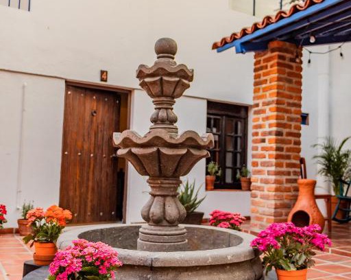 Guadalajara House | Casa de hospedaje -La Abadía de San Pedro