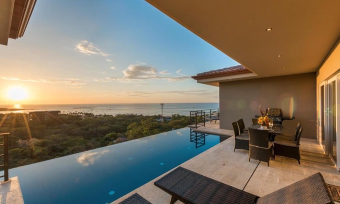 Tamarindo House | Casa De La Perla, Ocean View 4 Bedroom Home
