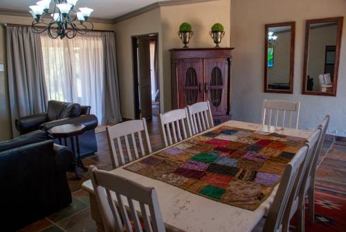 Polokwane House | Casa de la Presa 5