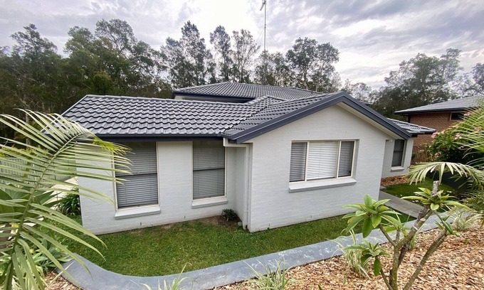 Hyland Park House | Casa De Le Selva - Beautiful split home that has a native bushland outlook.