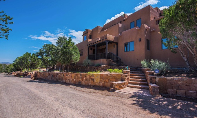 Tesuque Hills House | Casa de Paz | In Gated Community, Stunning Views!
