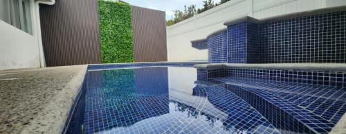 Jaco House | Casa de playa Herradura con piscina y jacuzzi