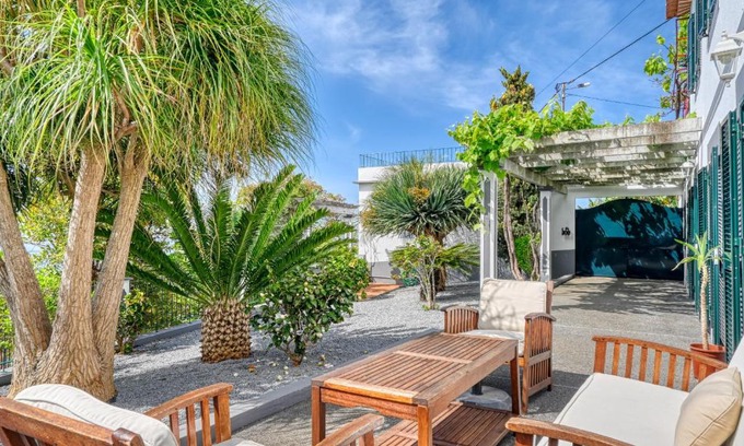 Canhas House | Casa de Ponte, a Home in Madeira