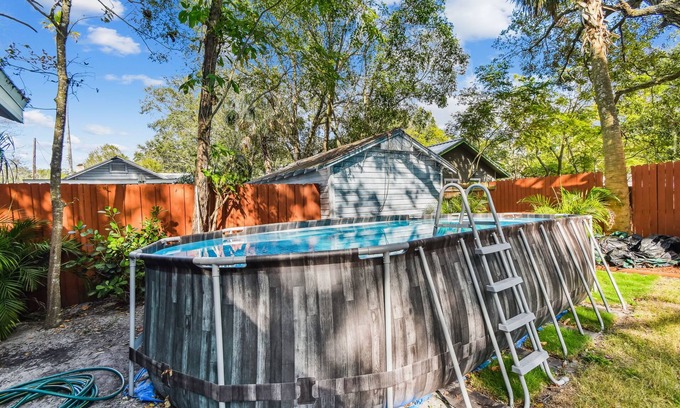Bayou Oaks House | Casa De Sarasota Cozy, fun and discreet getaway.