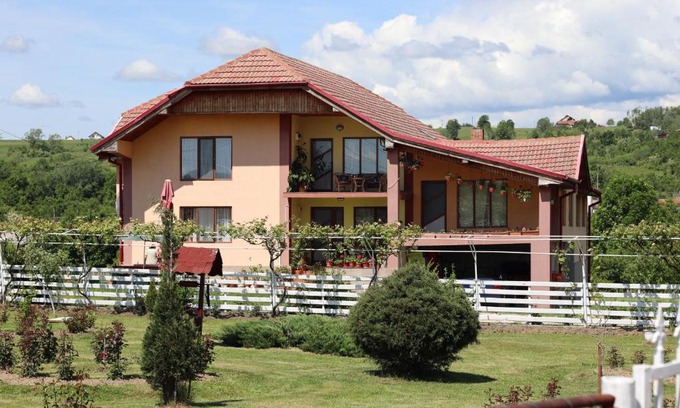 Baia de Fier House | Casa de vacanta Madalina