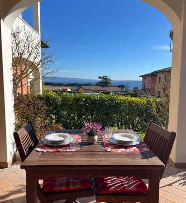 Padenghe sul Garda Apartment | Casa dei Fiori, appartamento Vista lago, Piscina, Parcheggio