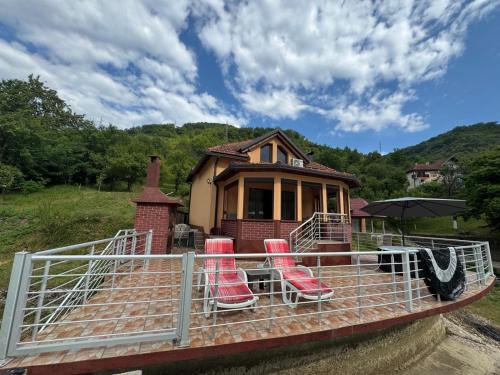 Herzegovina-Neretva Canton House | Casa Del Lago