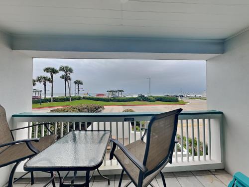 Galveston Apartment | Casa Del Mar 101 - Beachfront Resort