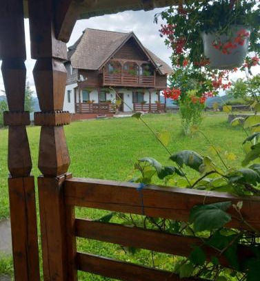 Calinesti House | Casa din Deal