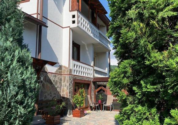 Borsa Villa | Casa din livada