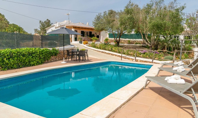 Mercadal Villa | CASA DINA - Country house with private pool and free Wi-Fi.