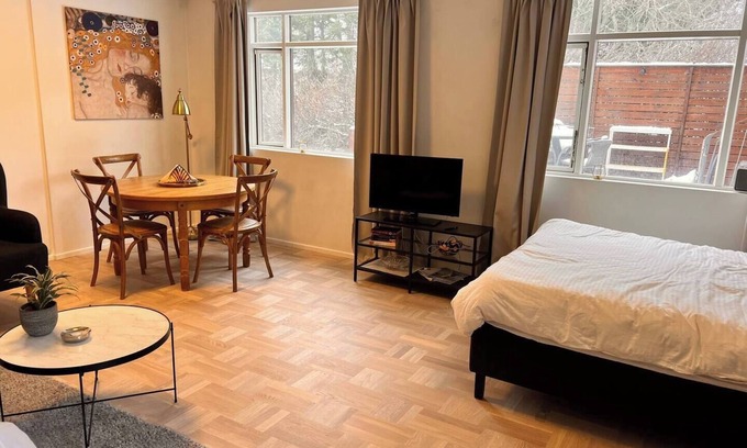 Heimar House | Casa Disa, Apartment, a Boutique Guesthouse in family friendly Laugardalur Park