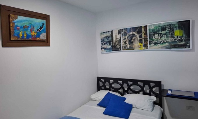 Pie de Popa House | Casa doña Elena Colonial Hotel - Sea Room Azul, with private bathroom and double bed