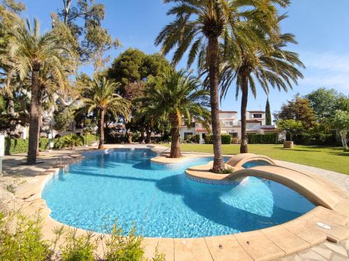 Denia House | Casa dos piscinas y jardín privado, fibra 1 Gb