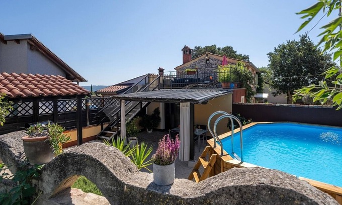 Nova Vas House | Casa Dvi Mendule, small rustic holiday home set in a village close to Novigrad