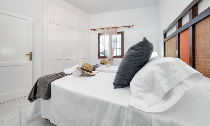 Puerto del Carmen Ski Chalet | Casa el Varadero - Access Pool and Sport Center and Air-Con