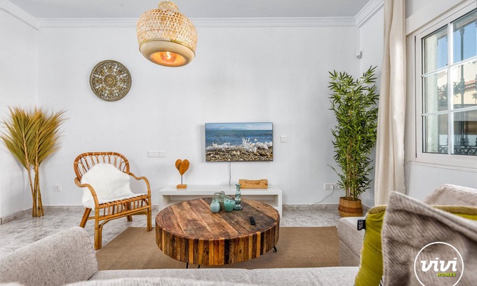 Fuengirola Ski Chalet | Casa Elola | With terrace in Fuengirola