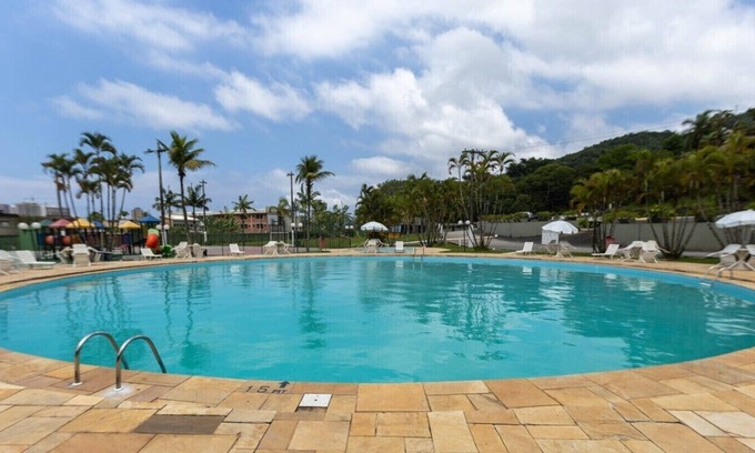 Balneario Guaruja Ski Chalet | Casa em condomínio com piscina, Wi-Fi e garagem
