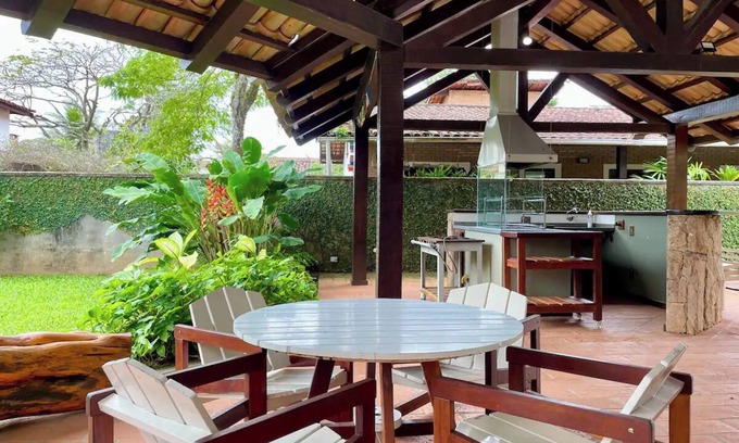 Guaeca House | Casa Espaçosa e Descontraída. Ótima Para Famílias Grandes