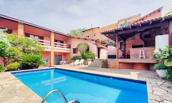 Carapicuiba House | Casa espaçosa na Granja Viana